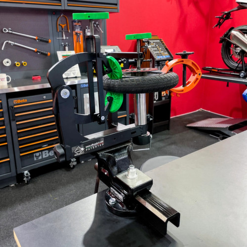 SCOOTER'S TIRE CHANGERS 